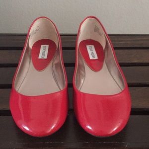 Red Steve Madden flats ✨